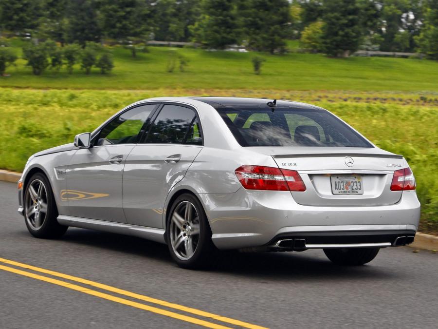  Mercedes-Benz E63 AMG 2009 года  (US) (фото 3 из 11)